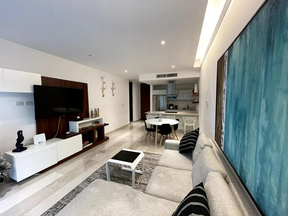 5Th Avenue Quiet Luxury With Jacuzzi Beachfront Playa del Carmen Apartment
